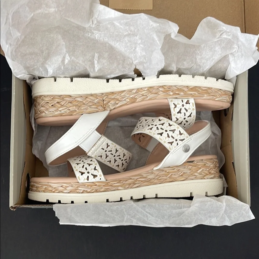 NWT Reaction Kenneth Cole Big Kids White Laser-Cut Slingback Platform Sandals 5